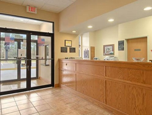 Super 8 Pascagoula image 17